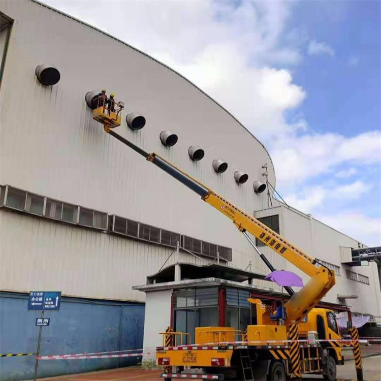 白云高空作业车出租服务：专业广告牌安装解决方案