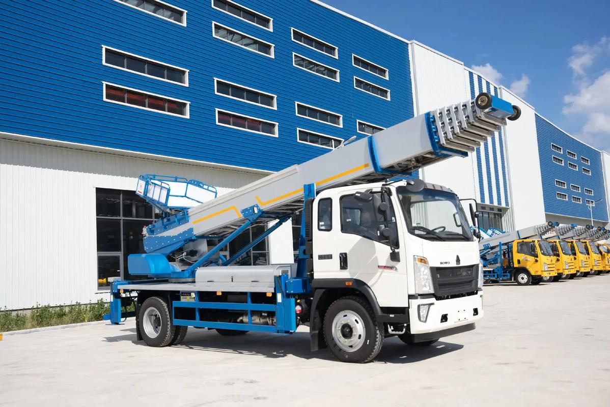 白云出租云梯车高空作业车 建筑垃圾搬运